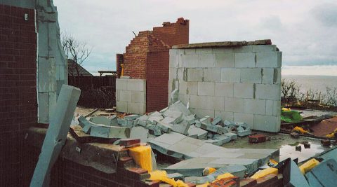 kollapset nyopført mur